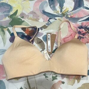 Skims wireless form T-shirt bra